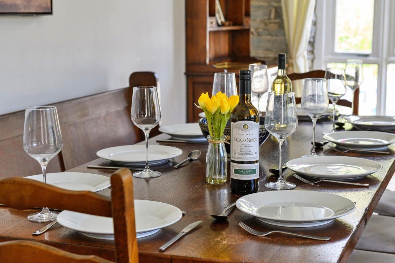 Finest Retreats - Luxury Converted Chapel With Hot Tub & Games Room 디나스마우뒤 외부 사진